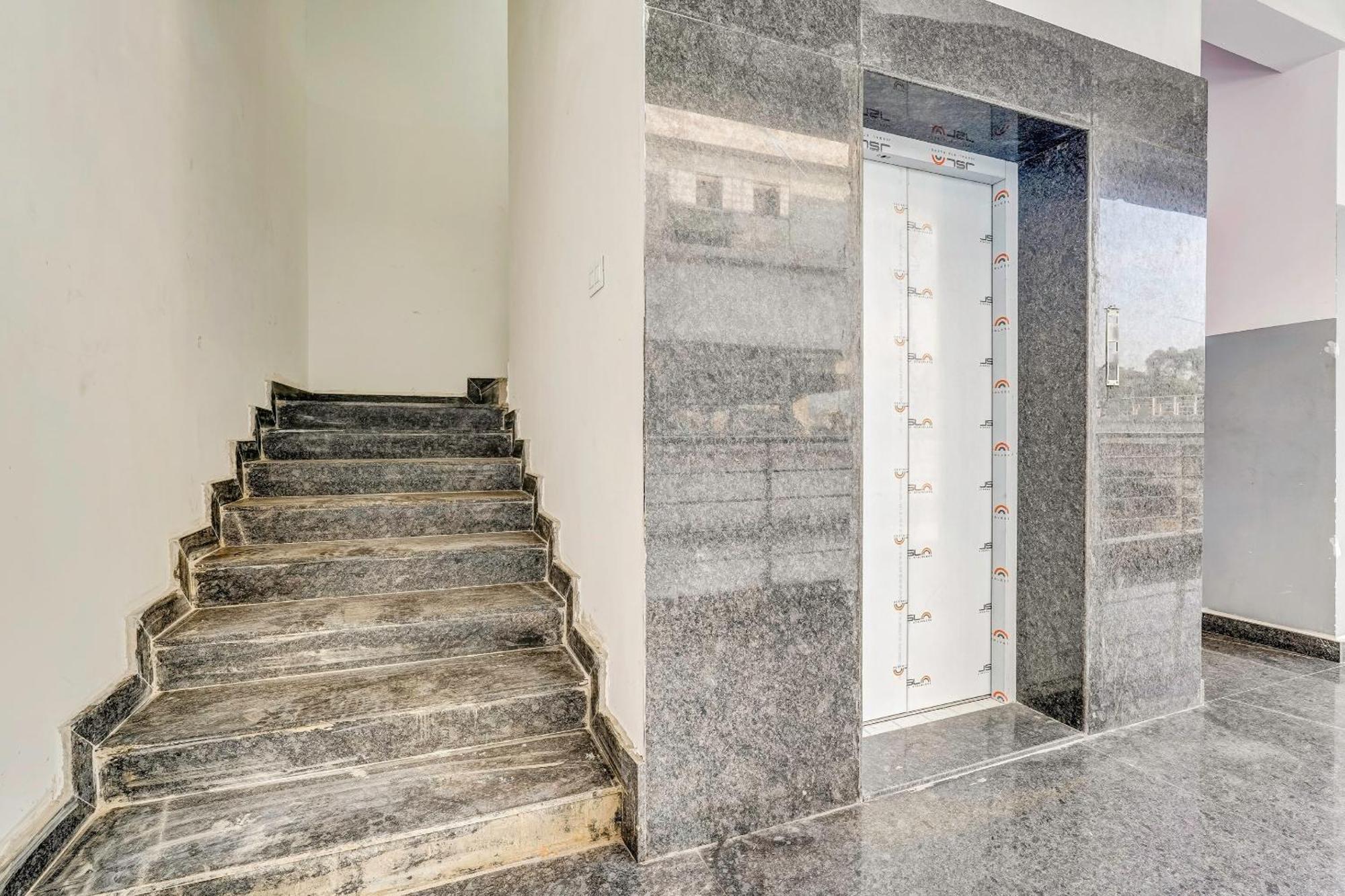 Oyo Flagship Hotel Ayodhya Bangalore Eksteriør billede